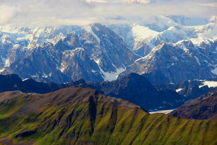 טיסה מבטוס קל מעל הר דנאלי אלסקה