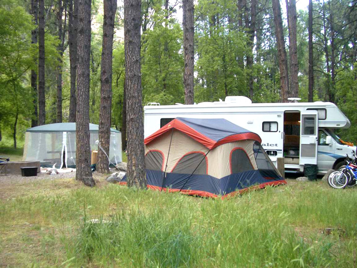 המחנה שלנו קרוואן ואוהל קמפינג שיהיה יותר מקום לכולם