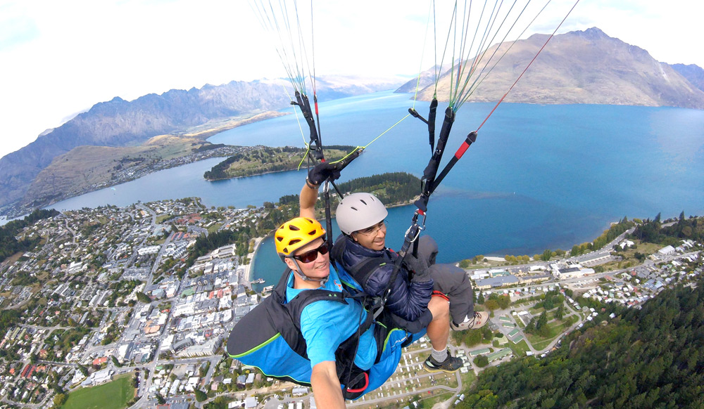 צניחה חופשית Skydiving היא פעילות פופולרית מאוד בניו זילנד, הנופים המדהימים של ניו זילנד, מקבלים מימד נוסף כשאתם מרחפים מעליהם מגובה של אלפי מטרים.